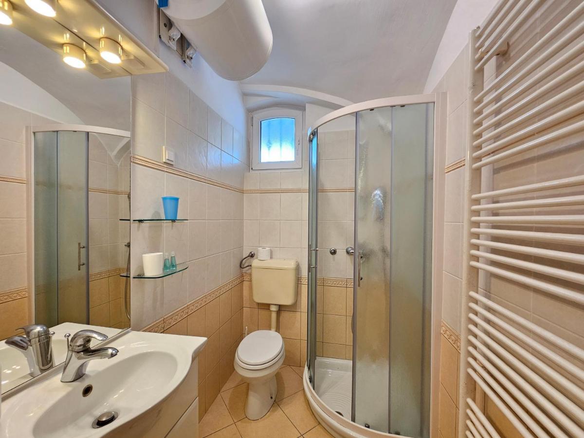 Spacious Central Studio Nika 2 Tour As Любляна Экстерьер фото